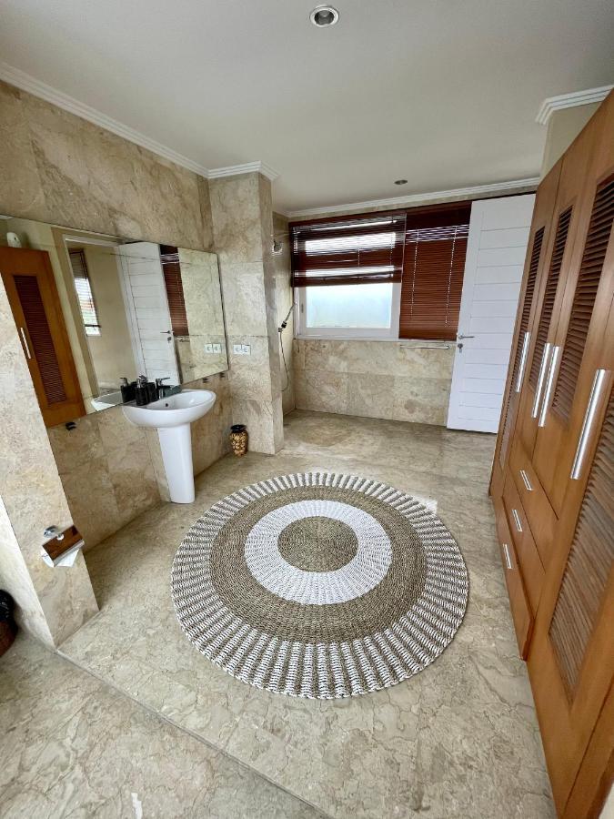 Private Suite In A Kids Friendly Big Shared Villa In Canggu Екстериор снимка