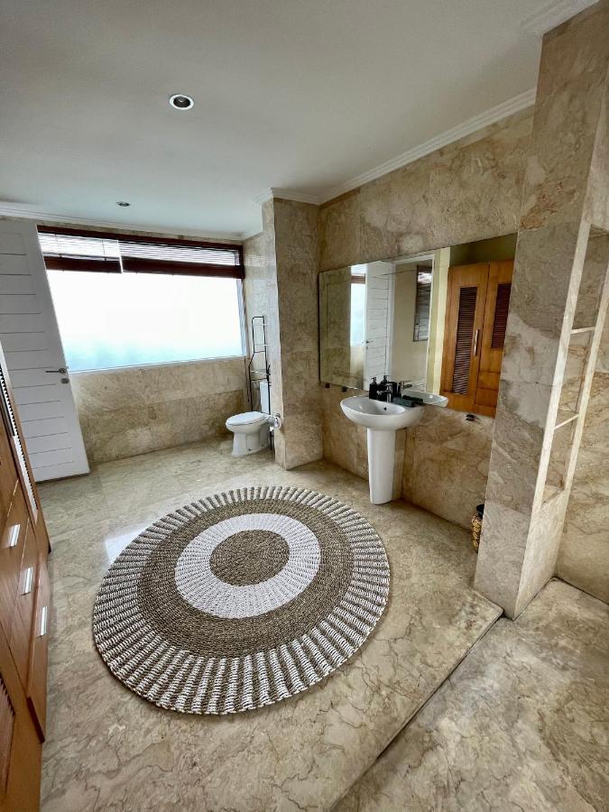Private Suite In A Kids Friendly Big Shared Villa In Canggu Екстериор снимка