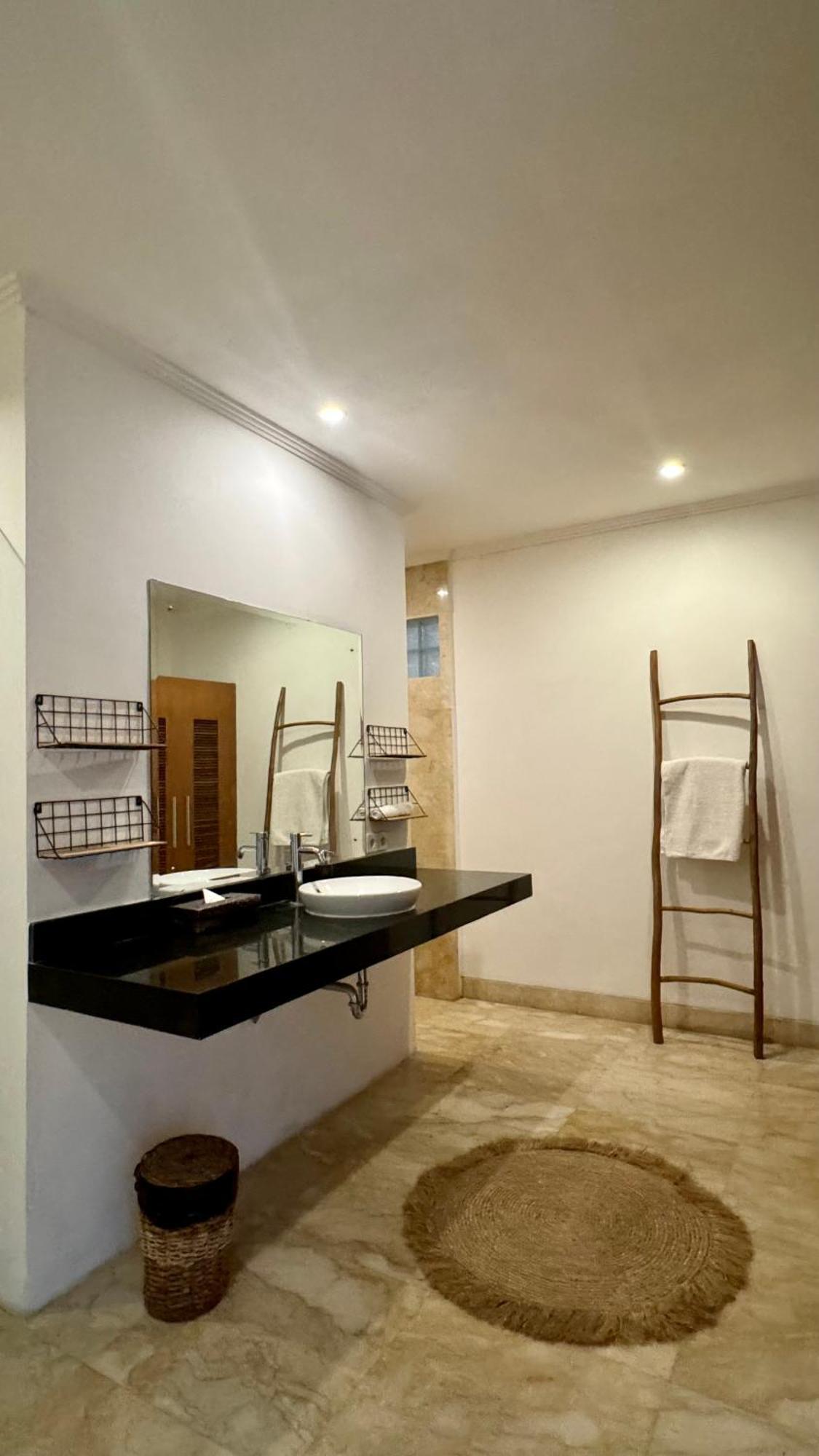 Private Suite In A Kids Friendly Big Shared Villa In Canggu Екстериор снимка