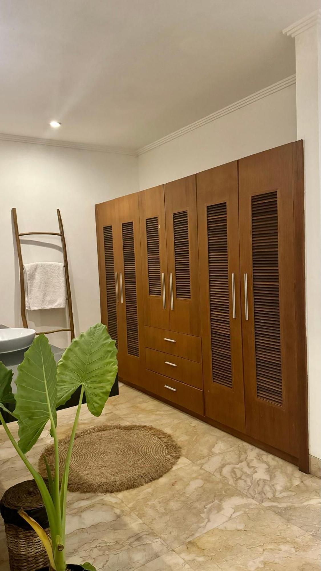 Private Suite In A Kids Friendly Big Shared Villa In Canggu Екстериор снимка