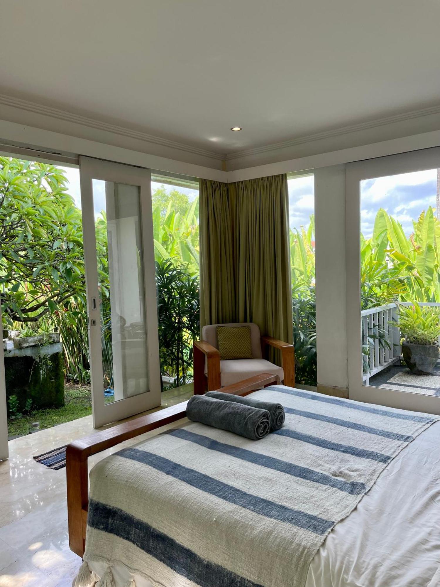 Private Suite In A Kids Friendly Big Shared Villa In Canggu Екстериор снимка